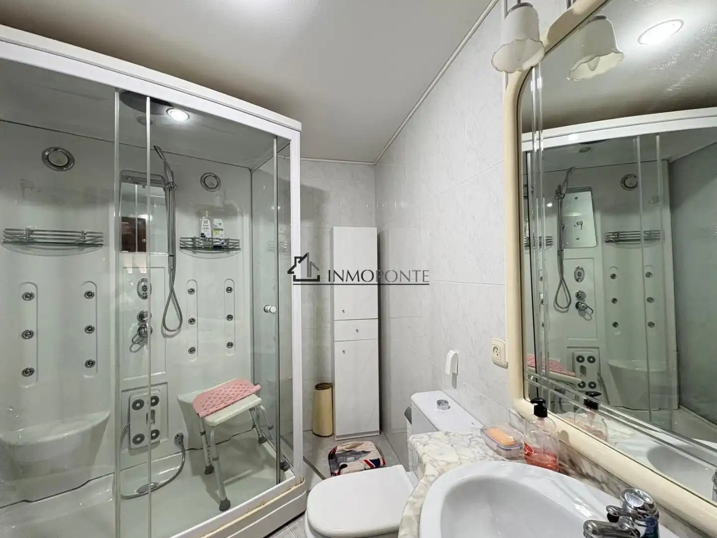 Bathroom of Flat for rent in Marín, Pontevedra
