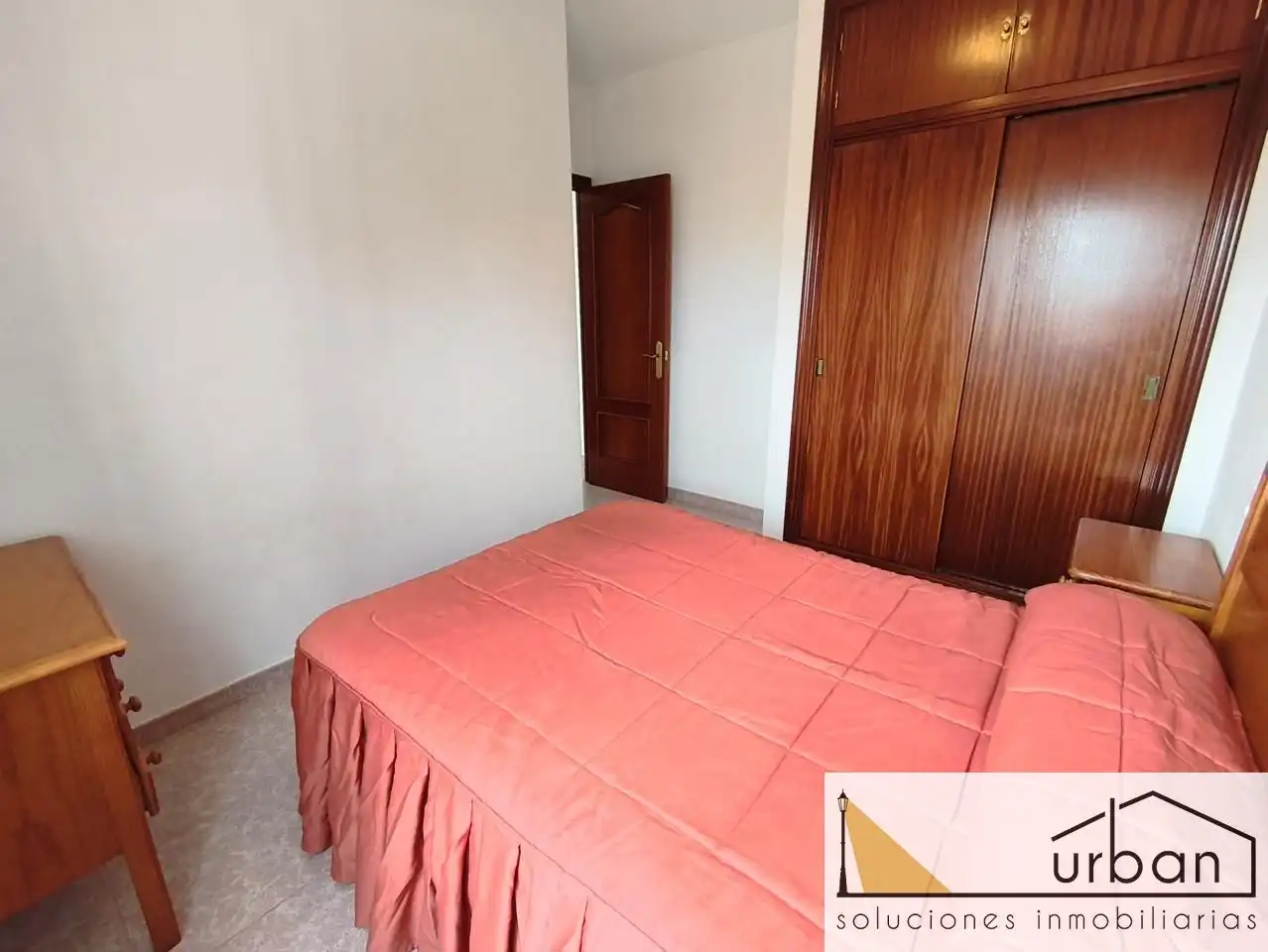 Habitación de Casa adosada en venta en Chipiona