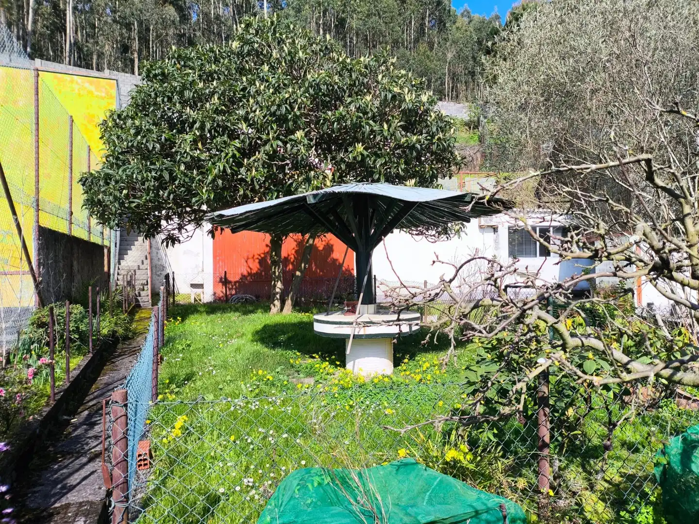 Garten von Fabrikhallen zum Verkauf in Arteixo