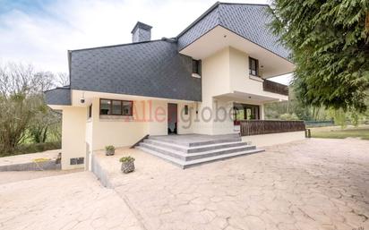 Vista exterior de Casa o xalet en venda en Siero amb Calefacció, Jardí privat i Terrassa