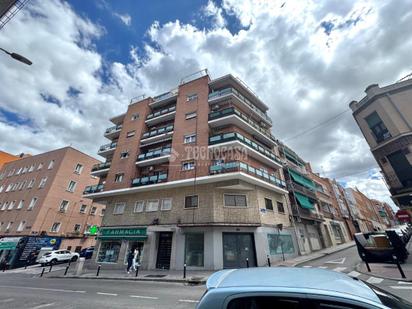 Exterior view of Flat for sale in  Madrid Capital  with Storage room