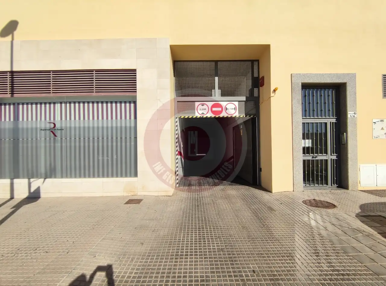 Aparcament de Garatge en venda en Vélez-Málaga amb Alarma