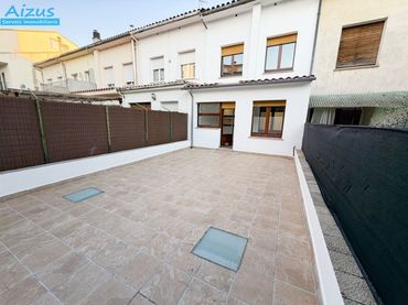 Adosado con balcón en venta en Torelló