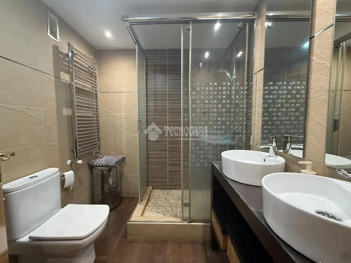 Baño de Piso en venta en Alcorcón con Aire acondicionado, Terraza y Piscina comunitaria