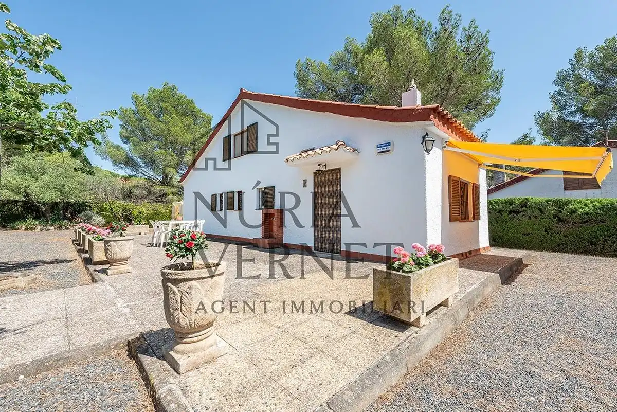 Vista exterior de Finca rústica en venda en Les Borges del Camp amb Piscina comunitària