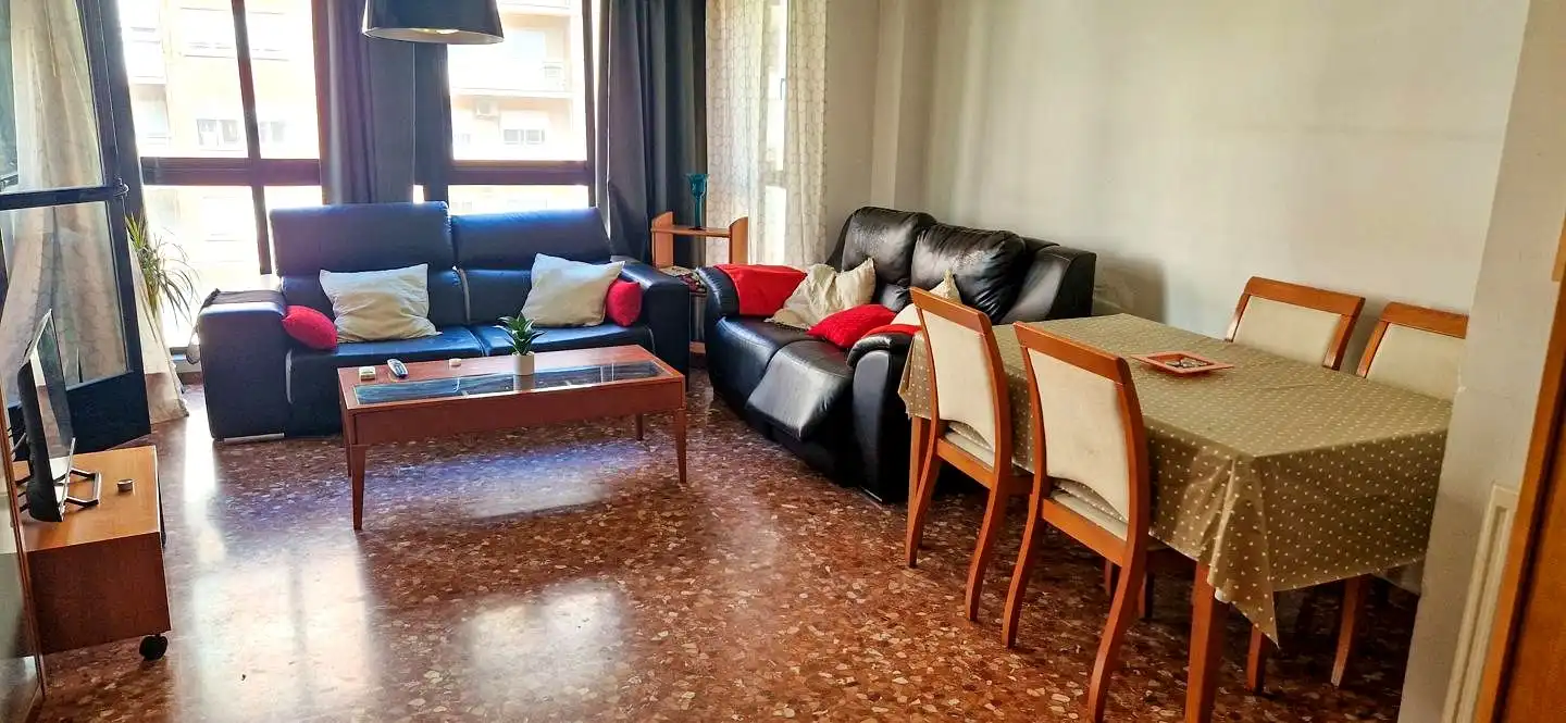 Sala d'estar de Pis de lloguer en Valencia amb Aire condicionat, Terrassa i Moblat