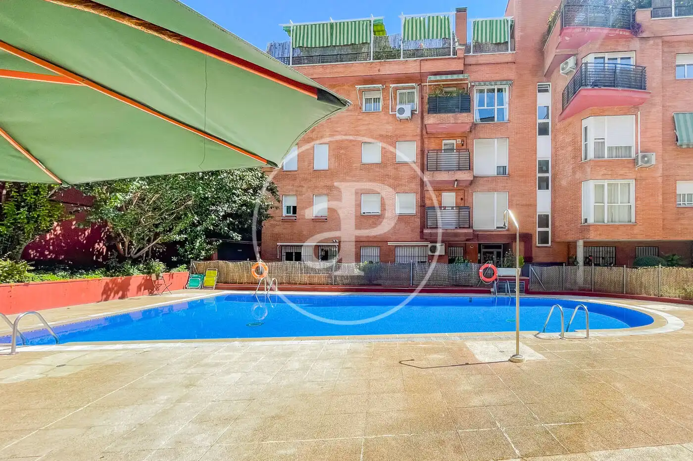 Piscina de Piso en venta en Madrid con Aire acondicionado, Calefacción y Jardín privado