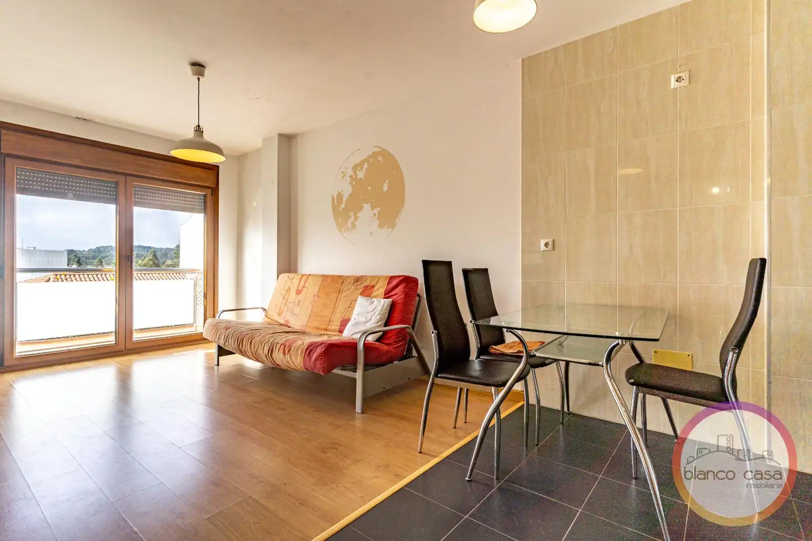 Sala de estar de Piso en venta en Carballo con Calefacción, Amueblado y Balcón