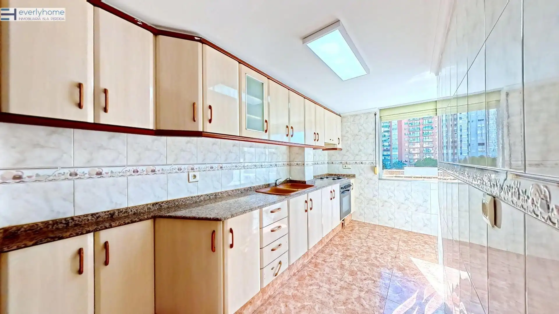 Cocina de Piso en venta en Valencia con Balcón