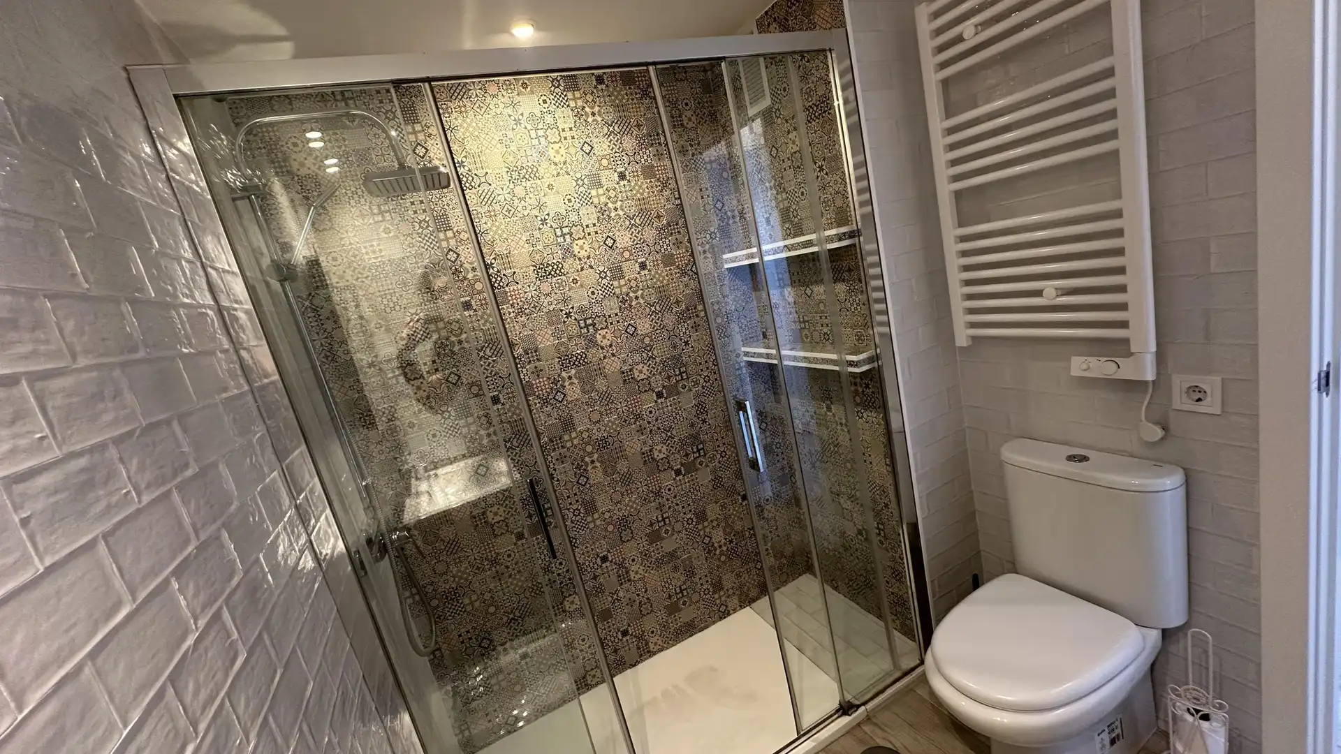 Bany de Apartament de lloguer en Fuengirola amb Jardí privat i Piscina comunitària