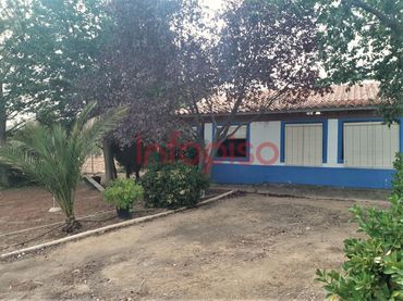Country house with pool for sale in Valdepeñas