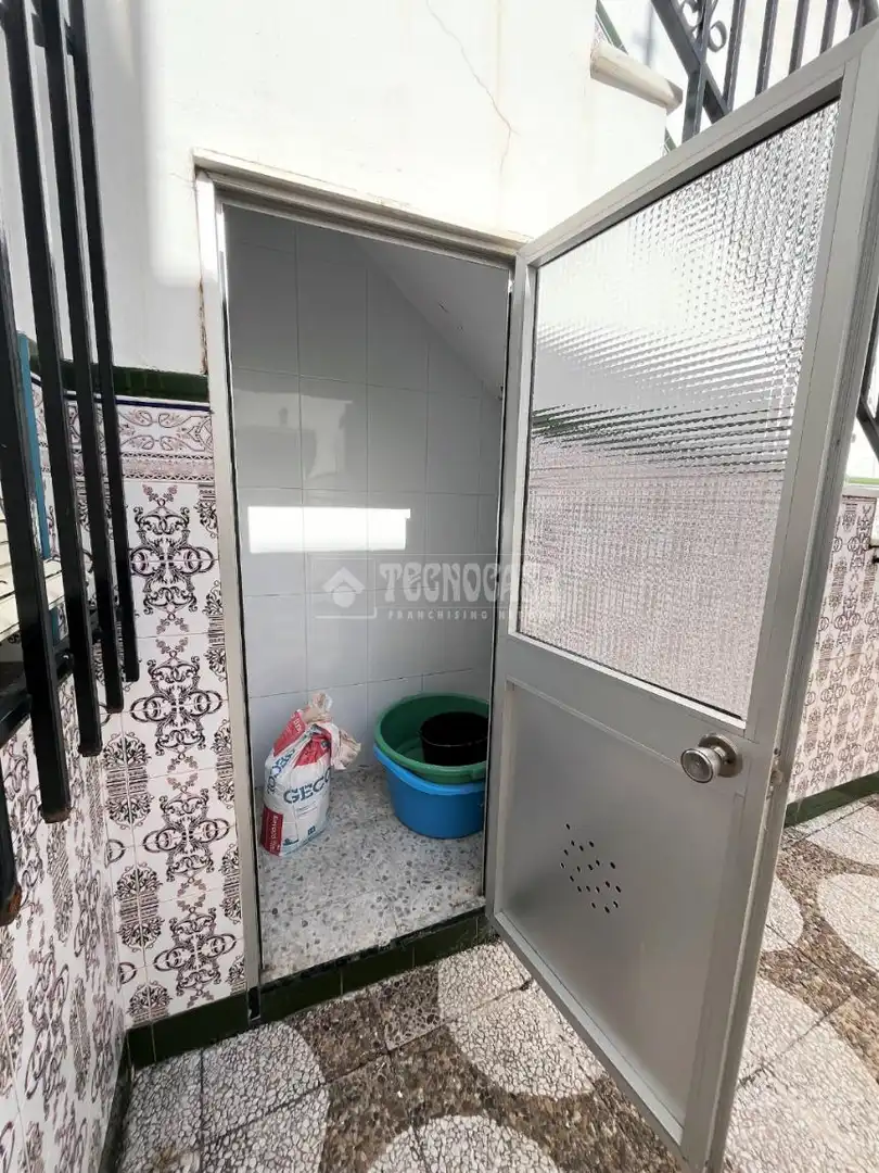 Bathroom of Detached homes for sale in San Fernando  with Air Conditioner, Balcony and Alarm