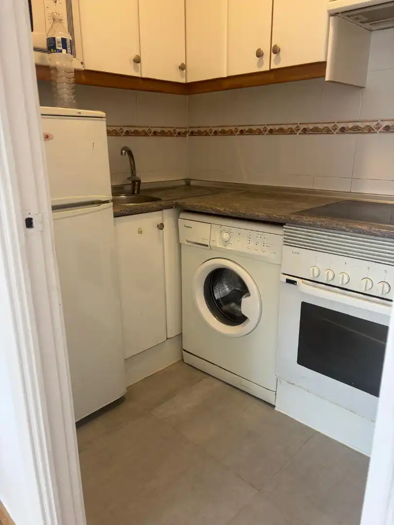Cocina de Apartamento en venta en Madrid con Aire acondicionado, Horno y Lavadora