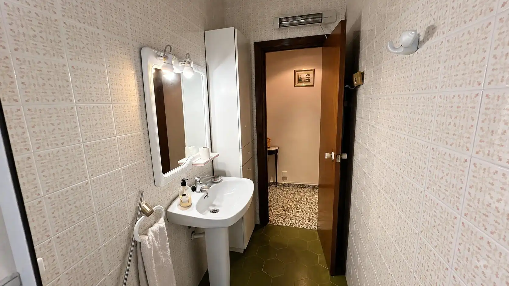 Bathroom of Flat for sale in Valencia  with Air Conditioner and Balcony