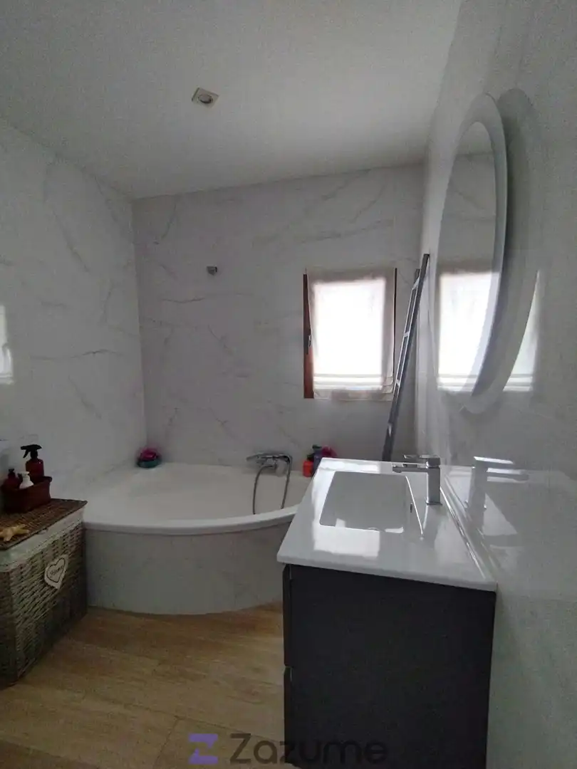 Bany de Casa o xalet de lloguer en Jaén amb Aire condicionat, Terrassa i Moblat