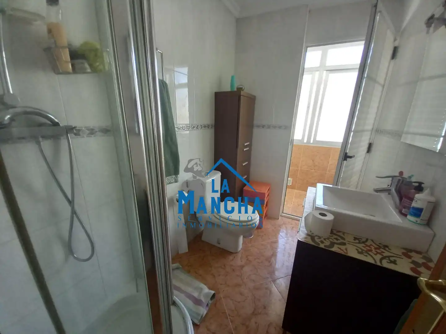 Bathroom of Flat for share in Albacete  with Heating, Furnished and Balcony