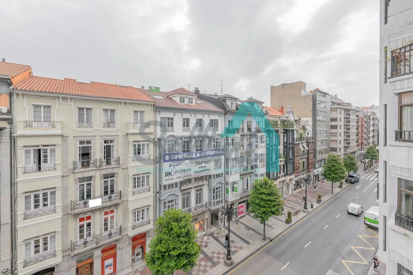 Außenansicht von Wohnung zur Miete in Oviedo  mit Heizung, Parkett und Terrasse
