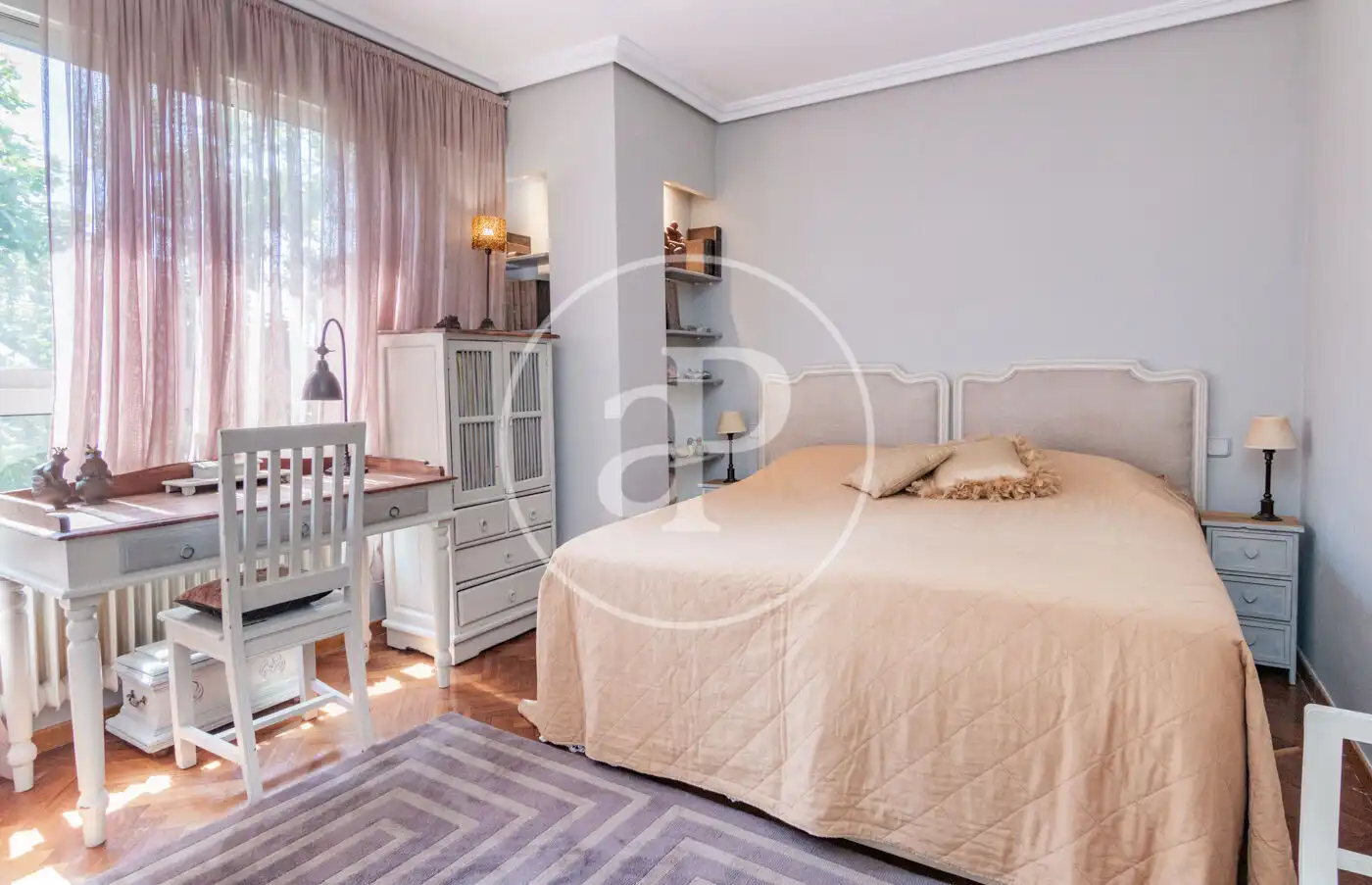 Dormitori de Àtic de lloguer en Madrid amb Aire condicionat, Calefacció i Jardí privat