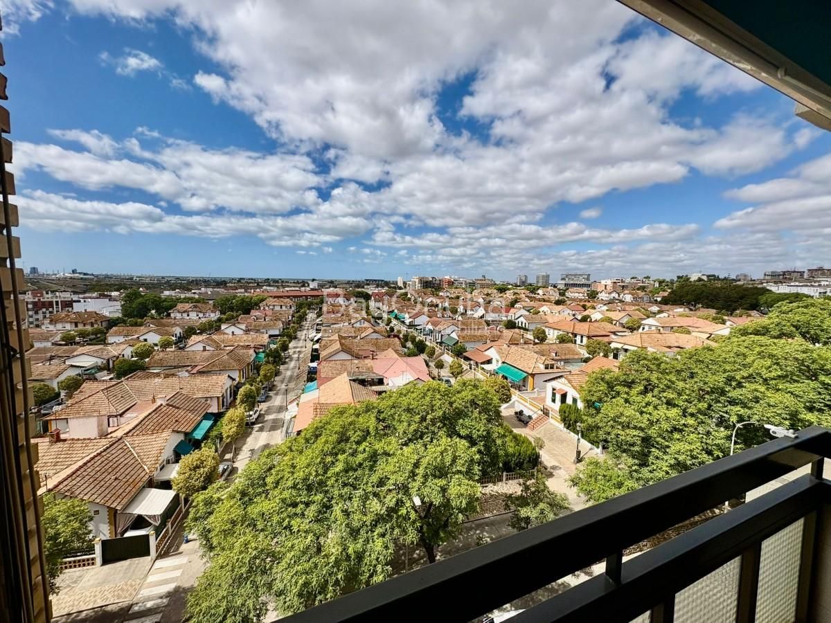 Vista exterior de Pis en venda en  Huelva Capital