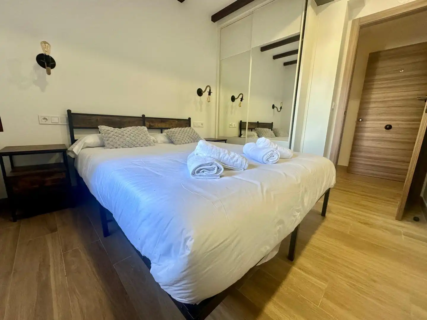 Schlafzimmer von Erdgeschoss zur Miete in Miengo mit Privatgarten, Terrasse und Möbliert