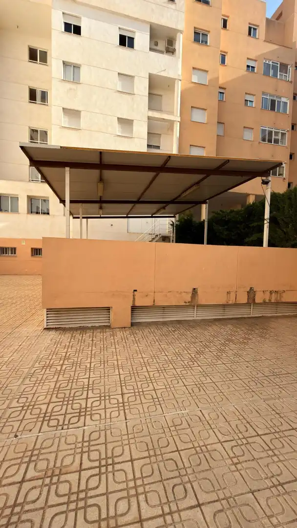 Vista exterior de Àtic en venda en Alicante / Alacant amb Aire condicionat, Terrassa i Balcó