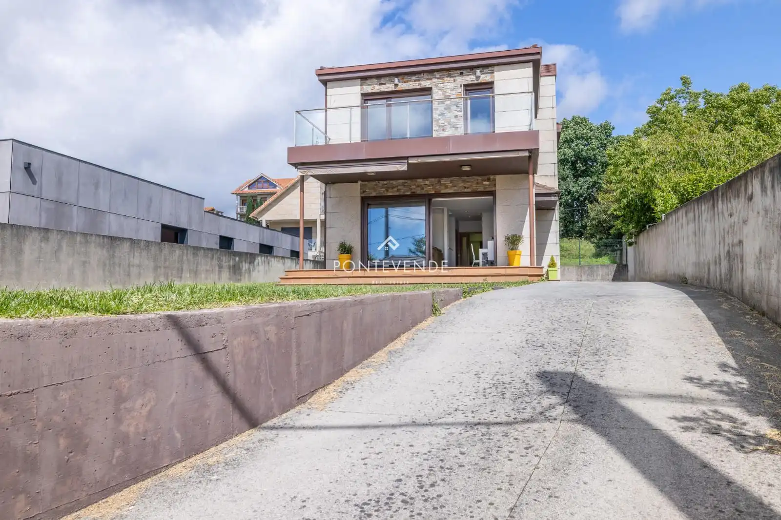 Vista exterior de Casa o chalet en venta en Vigo  con Calefacción, Terraza y Trastero