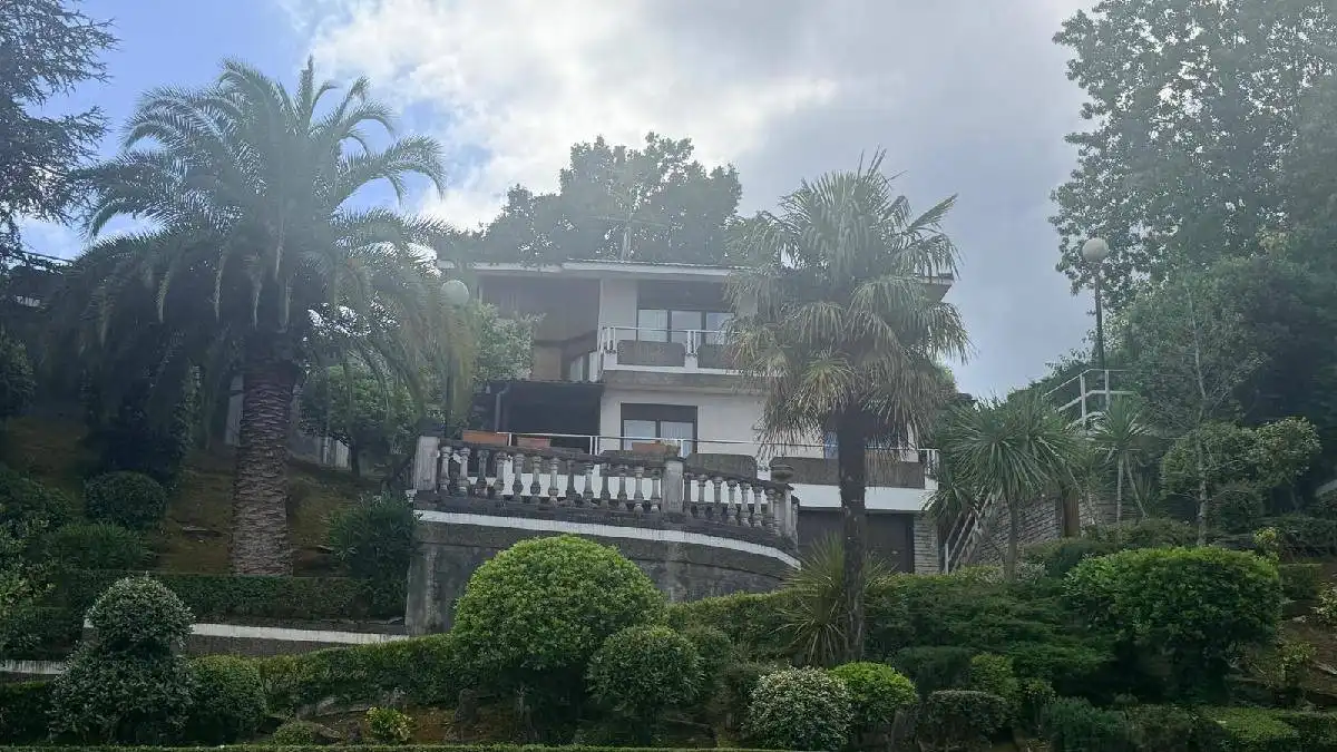 Vista exterior de Casa o xalet en venda en Mungia amb Calefacció, Jardí privat i Terrassa