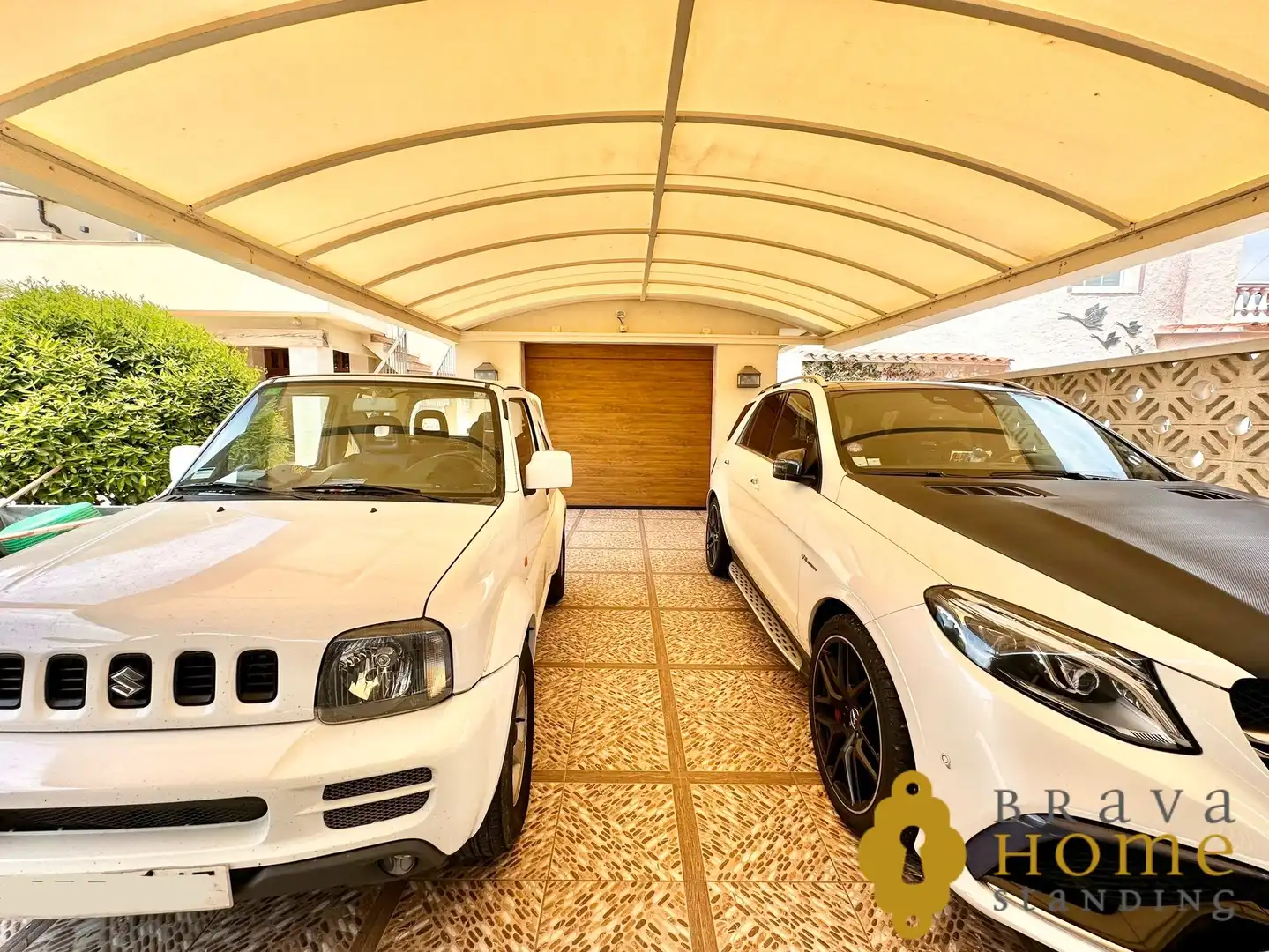 Parking of Houses for sale in Empuriabrava  with Air Conditioner, Heating and Private garden