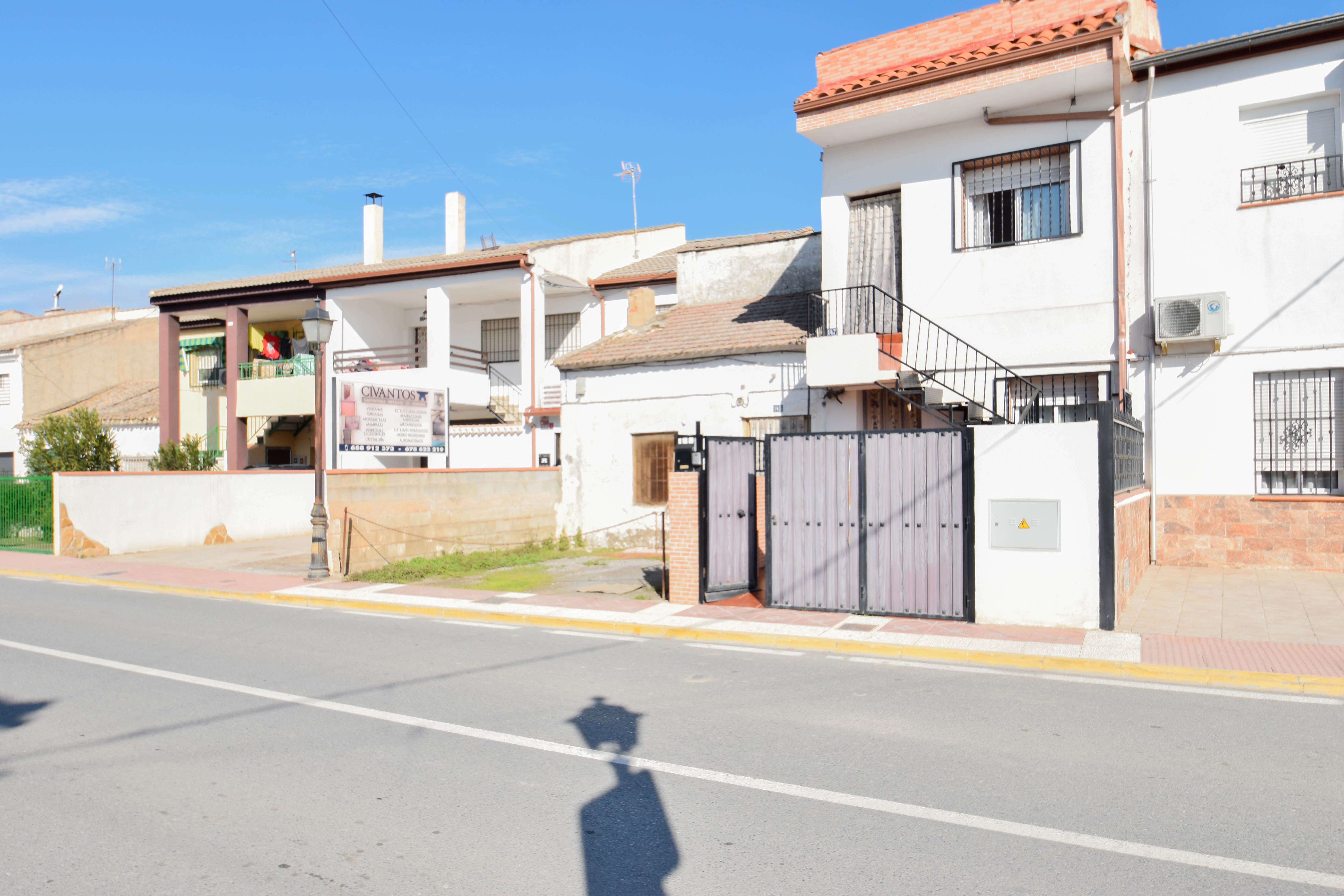 Exterior view of Single-family semi-detached for sale in Fuente Vaqueros  with Terrace