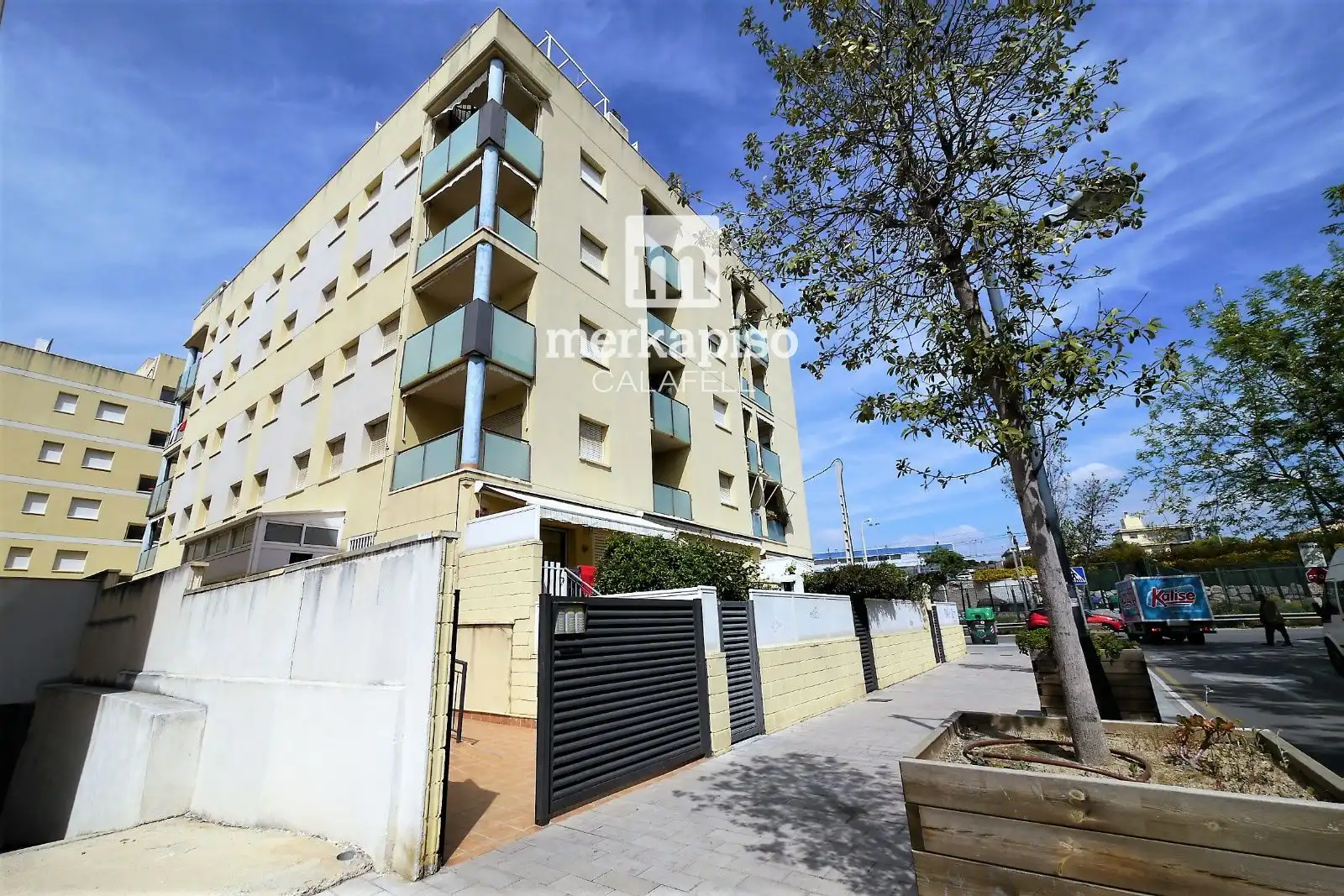 Vista exterior de Piso en venta en Calafell con Aire acondicionado, Terraza y Piscina