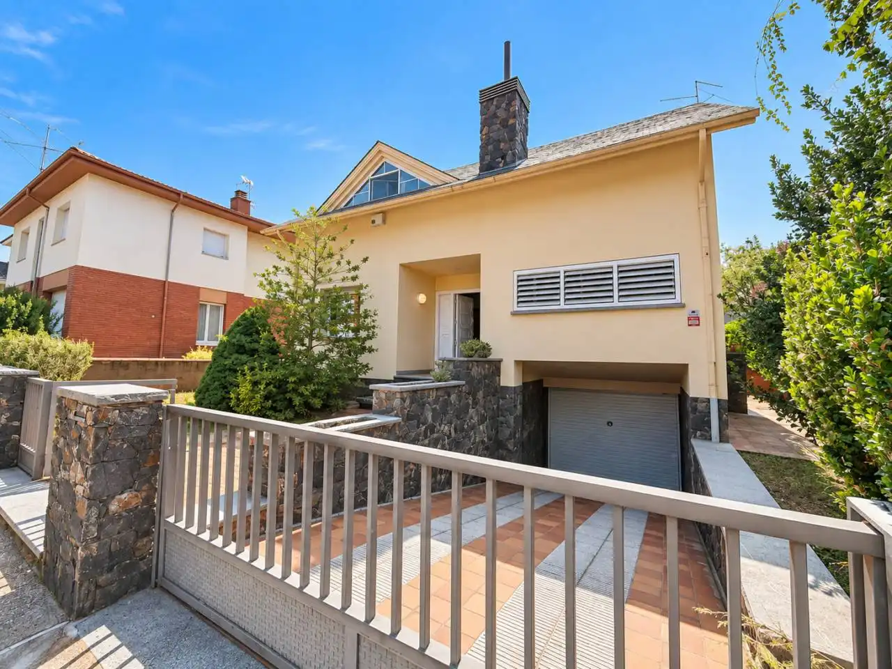 Casa con jardín en venta en Calle Arquet, imagen 2