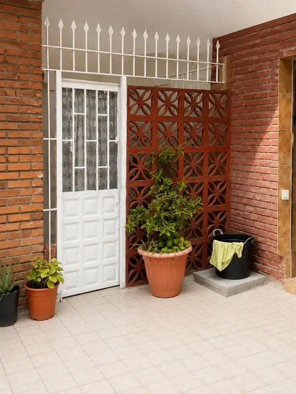 Vista exterior de Planta baixa en venda en Málaga amb Aire condicionat, Calefacció i Jardí privat