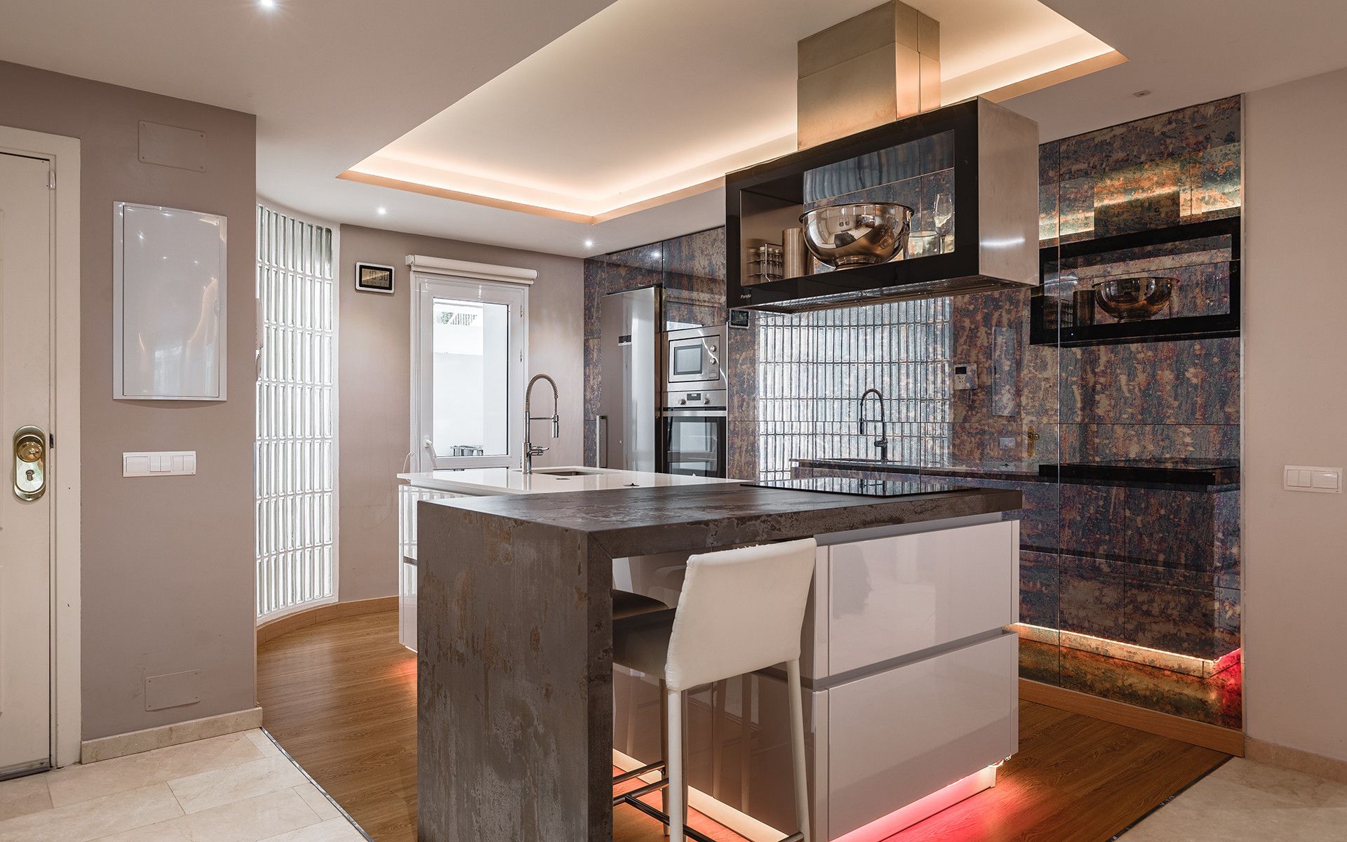 Cuina de Apartament en venda en Marbella amb Aire condicionat, Terrassa i Piscina