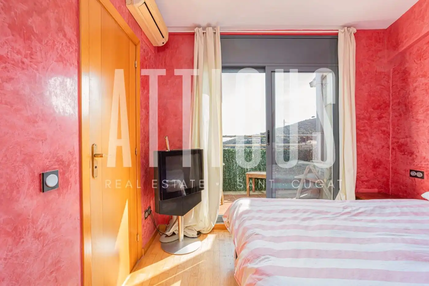 Dormitori de Casa adosada en venda en Barcelona amb Aire condicionat, Calefacció i Parquet