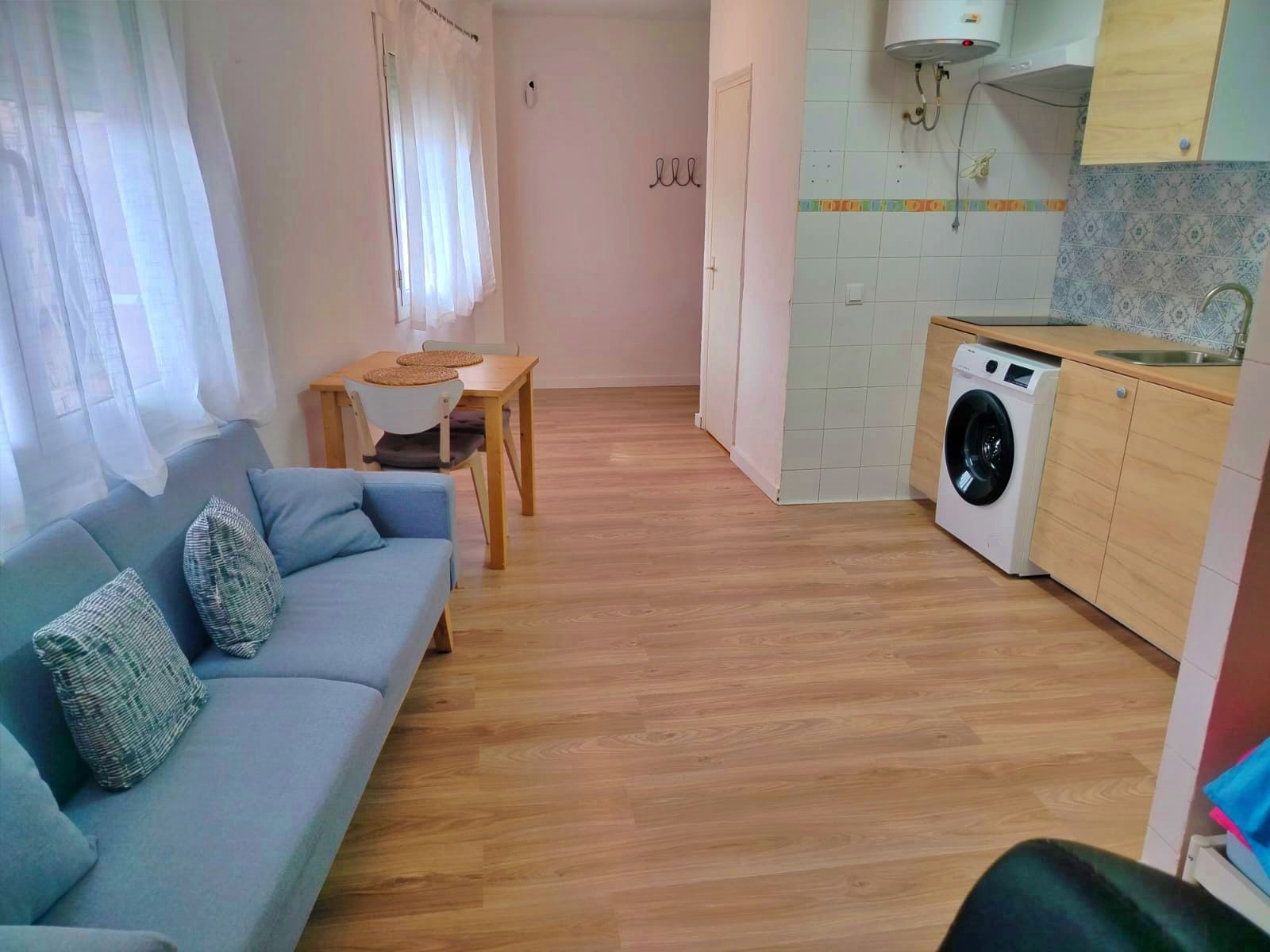 Dormitori de Estudi en venda en L'Hospitalet de Llobregat amb Aire condicionat, Moblat i Rentadora