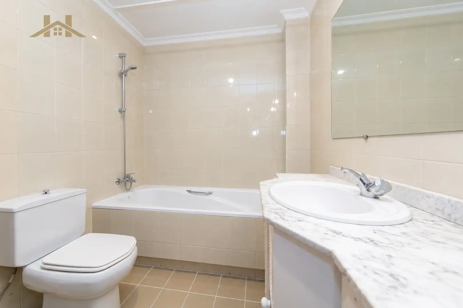 Baño de Piso en venta en Pozuelo de Alarcón con Aire acondicionado, Calefacción y Terraza