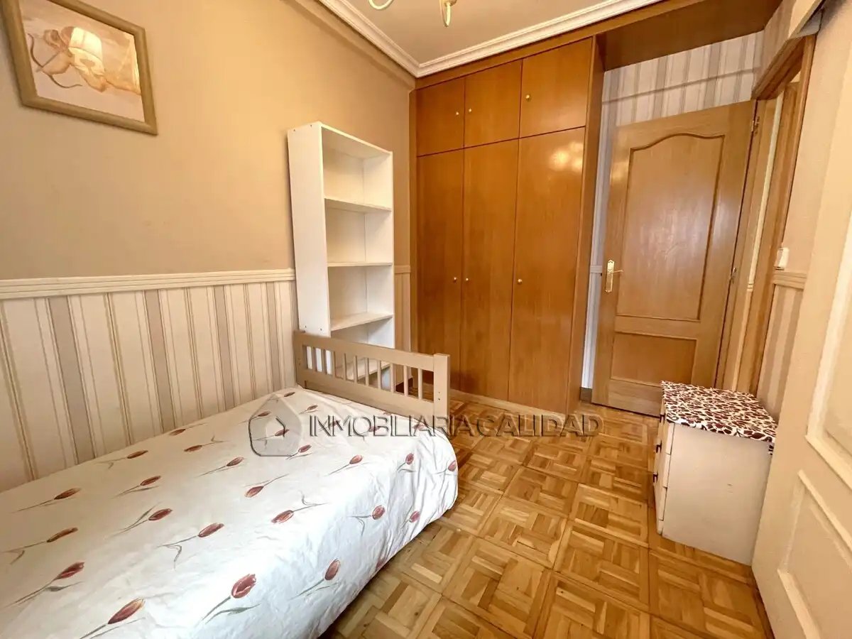 Bedroom of Flat for rent in Burgos  with Heating, Terrace and Furnished