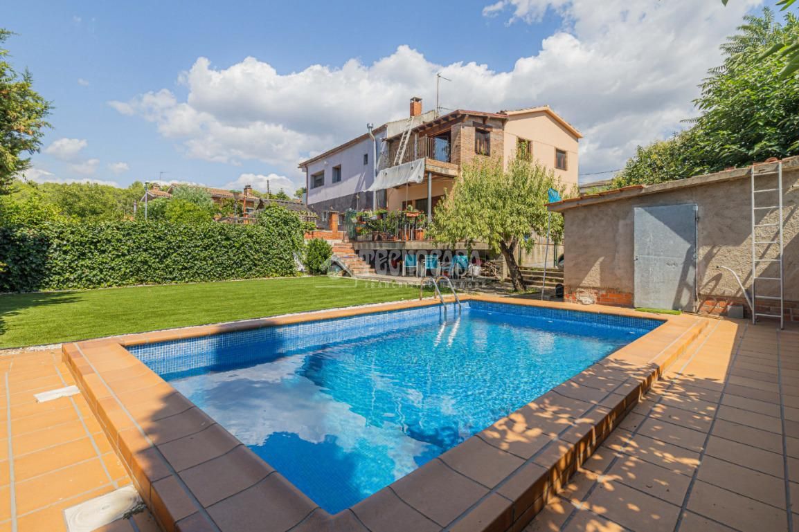 Jardí de Casa o xalet en venda en Rubí amb Aire condicionat, Calefacció i Parquet