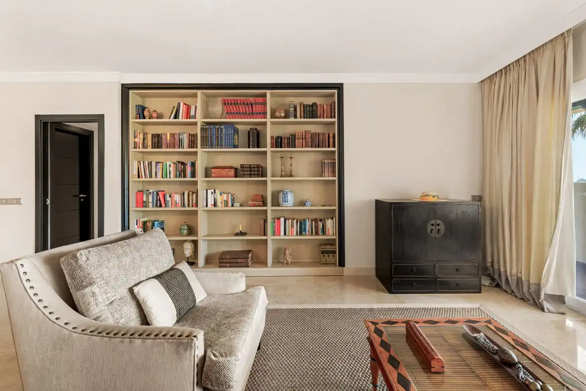 Sala d'estar de Apartament en venda en Estepona amb Aire condicionat, Terrassa i Traster