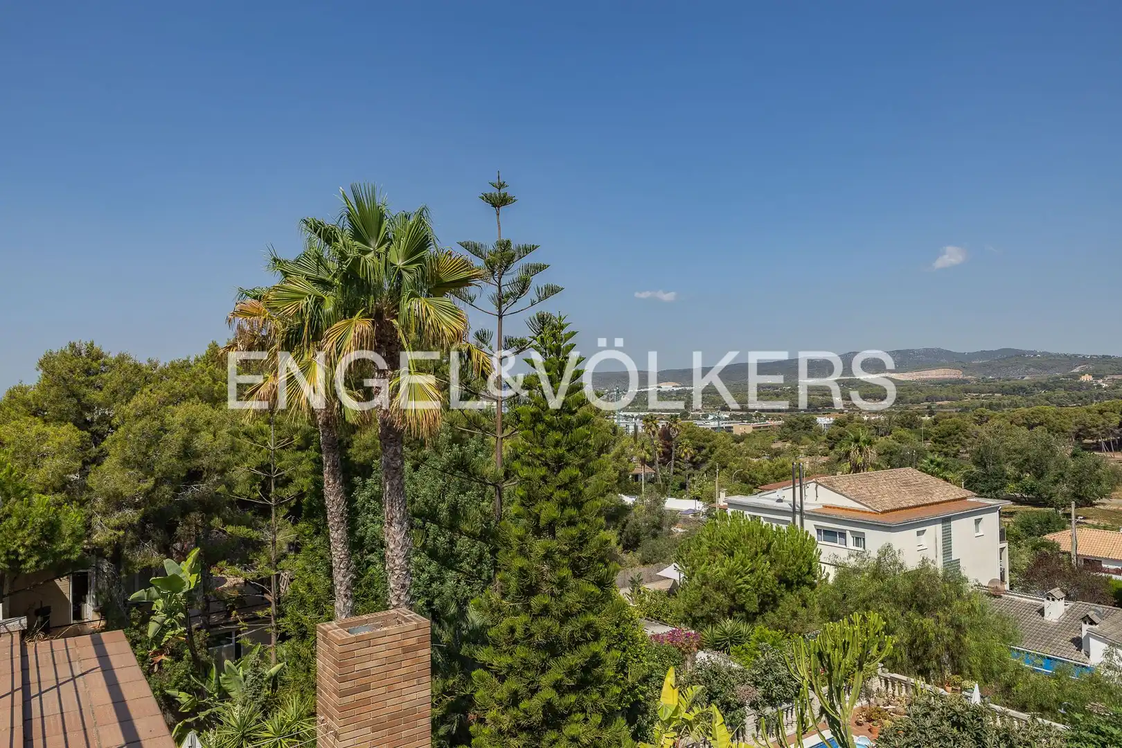 Vista exterior de Casa adosada en venda en Sant Pere de Ribes amb Aire condicionat, Calefacció i Jardí privat