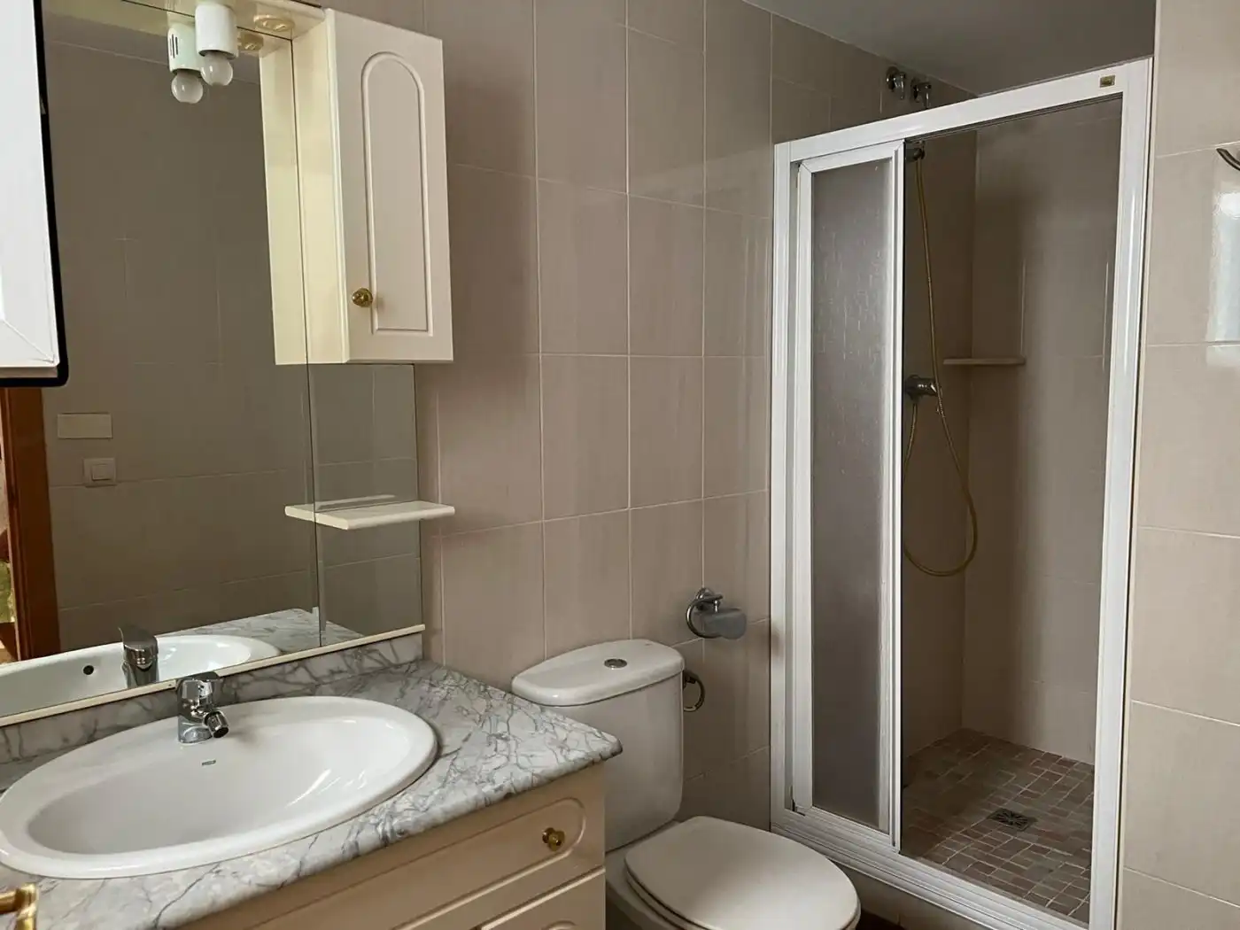 Badezimmer von Wohnung zur Miete in Ontinyent mit Klimaanlage und Abstellraum