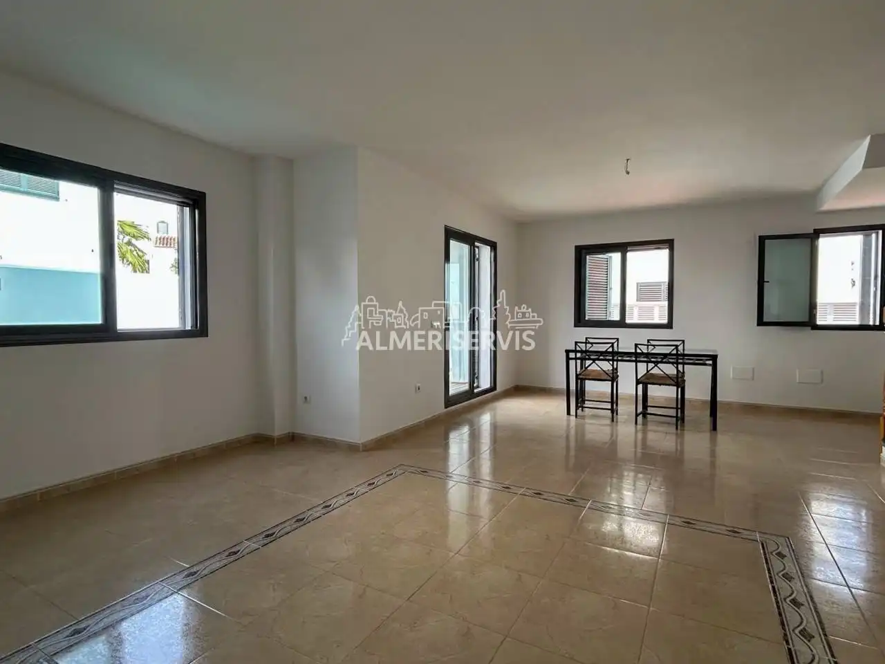 Sala d'estar de Casa o xalet en venda en El Ejido amb Terrassa i Piscina