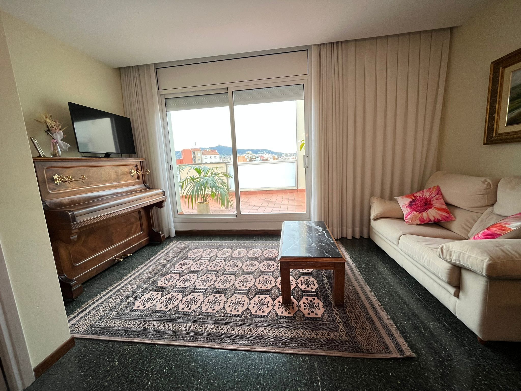 Sala d'estar de Àtic en venda en  Barcelona Capital amb Calefacció, Terrassa i Moblat