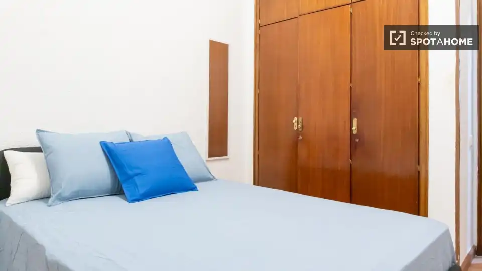 Bedroom of Flat for rent in Madrid  with Air Conditioner, Heating and Furnished