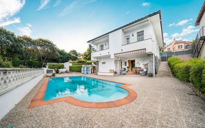 Vista exterior de Casa o xalet en venda en L'Ametlla del Vallès amb Aire condicionat, Calefacció i Jardí privat