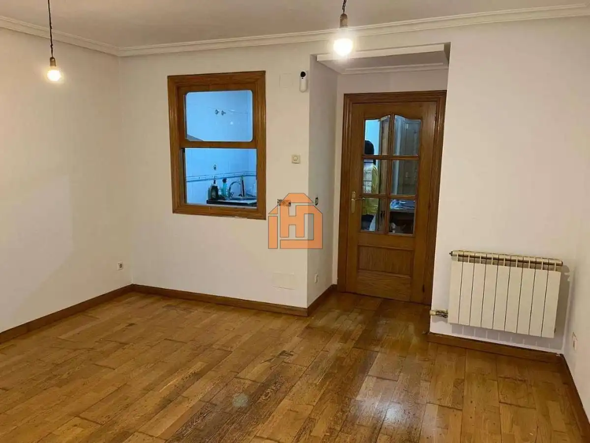 Apartament en venda en León Capital  amb Calefacció i Traster