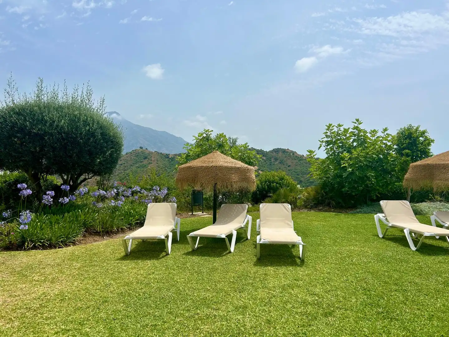 Garten von Wohnungen zum Verkauf in Benahavís mit Klimaanlage, Terrasse und Abstellraum