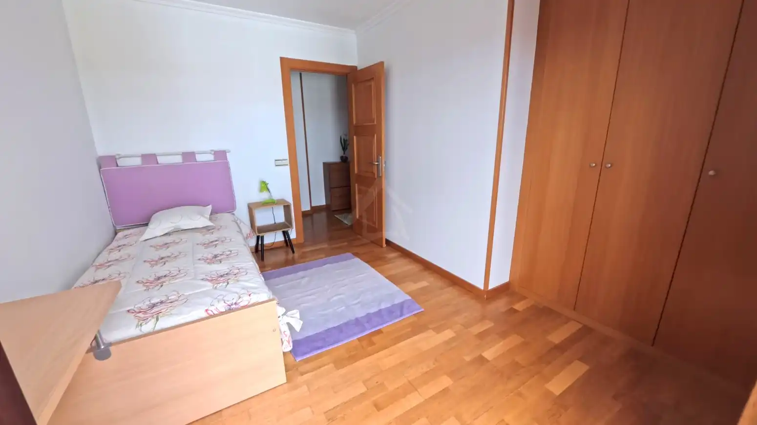 Habitación de Piso de alquiler en  Logroño con Aire acondicionado, Calefacción y Jardín privado