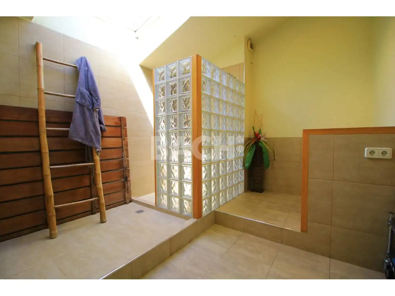 Baño de Ático en venta en Vic con Aire acondicionado, Calefacción y Parquet