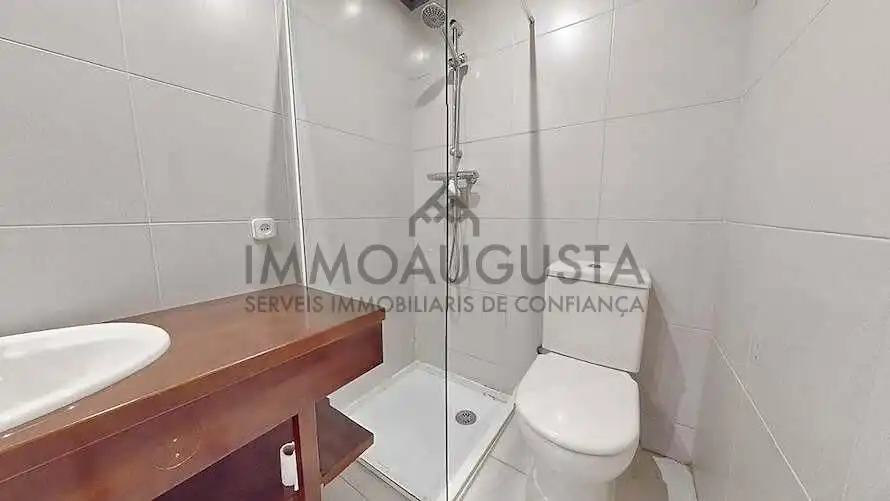Bany de Pis en venda en Barcelona amb Parquet i Terrassa
